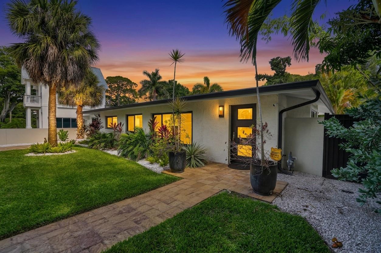 SAPPHIRE SHORES - Residential