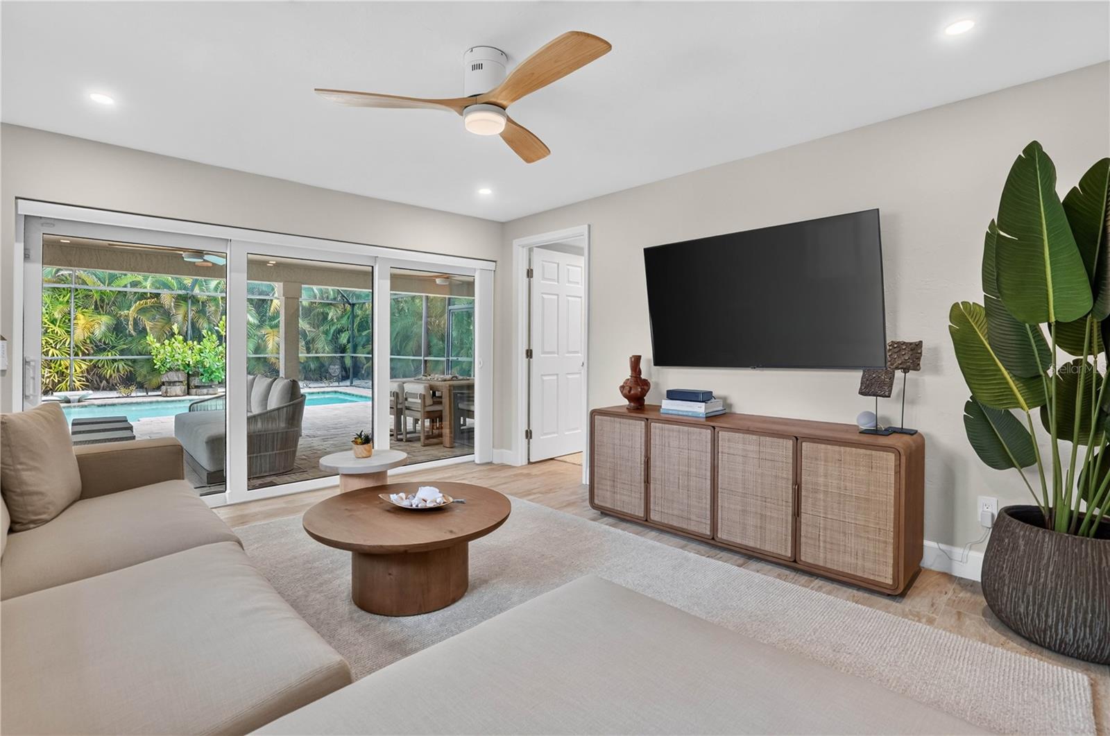 SAPPHIRE SHORES - Residential