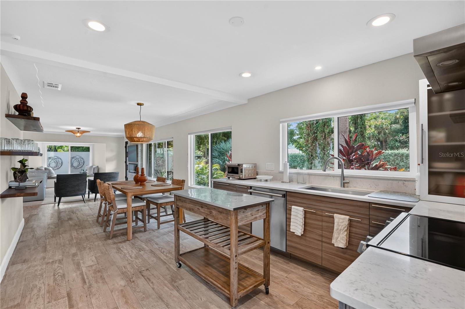 SAPPHIRE SHORES - Residential