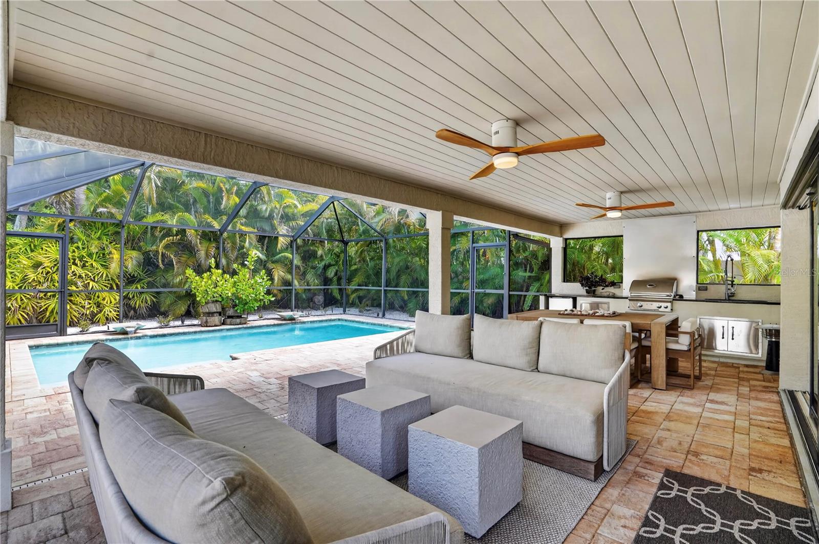SAPPHIRE SHORES - Residential