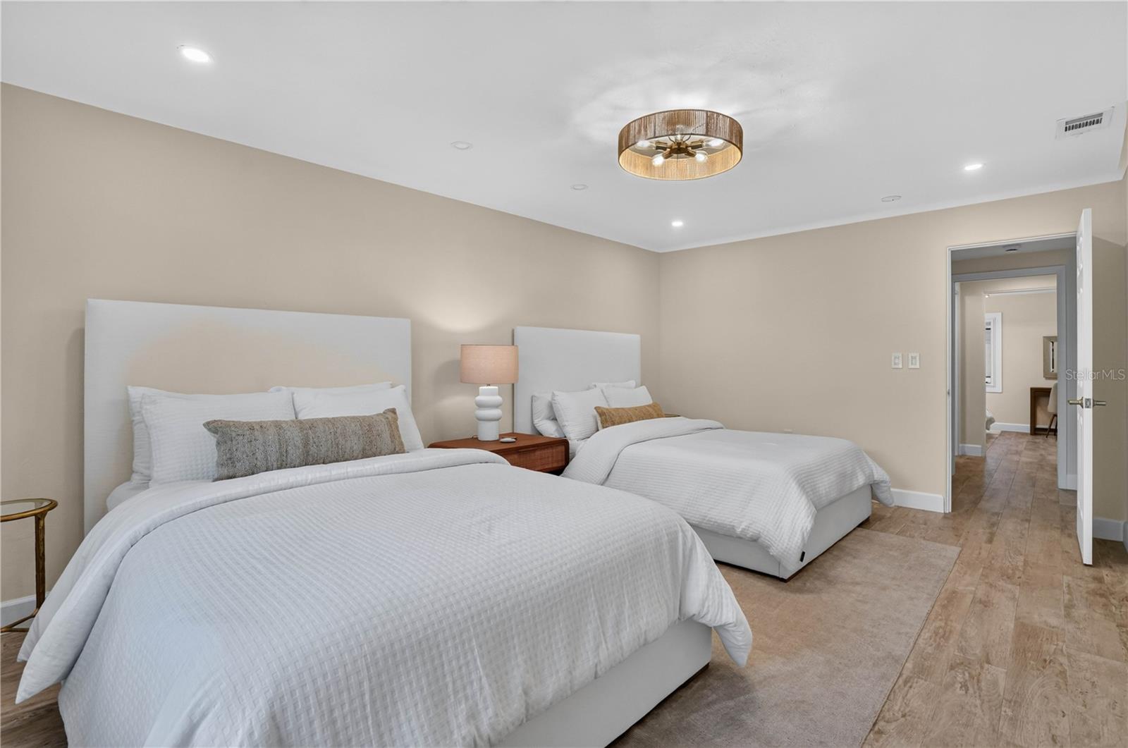 SAPPHIRE SHORES - Residential