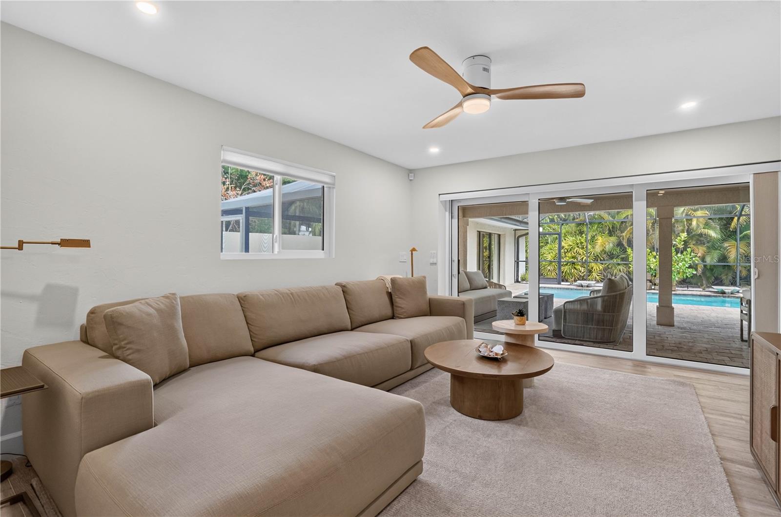 SAPPHIRE SHORES - Residential