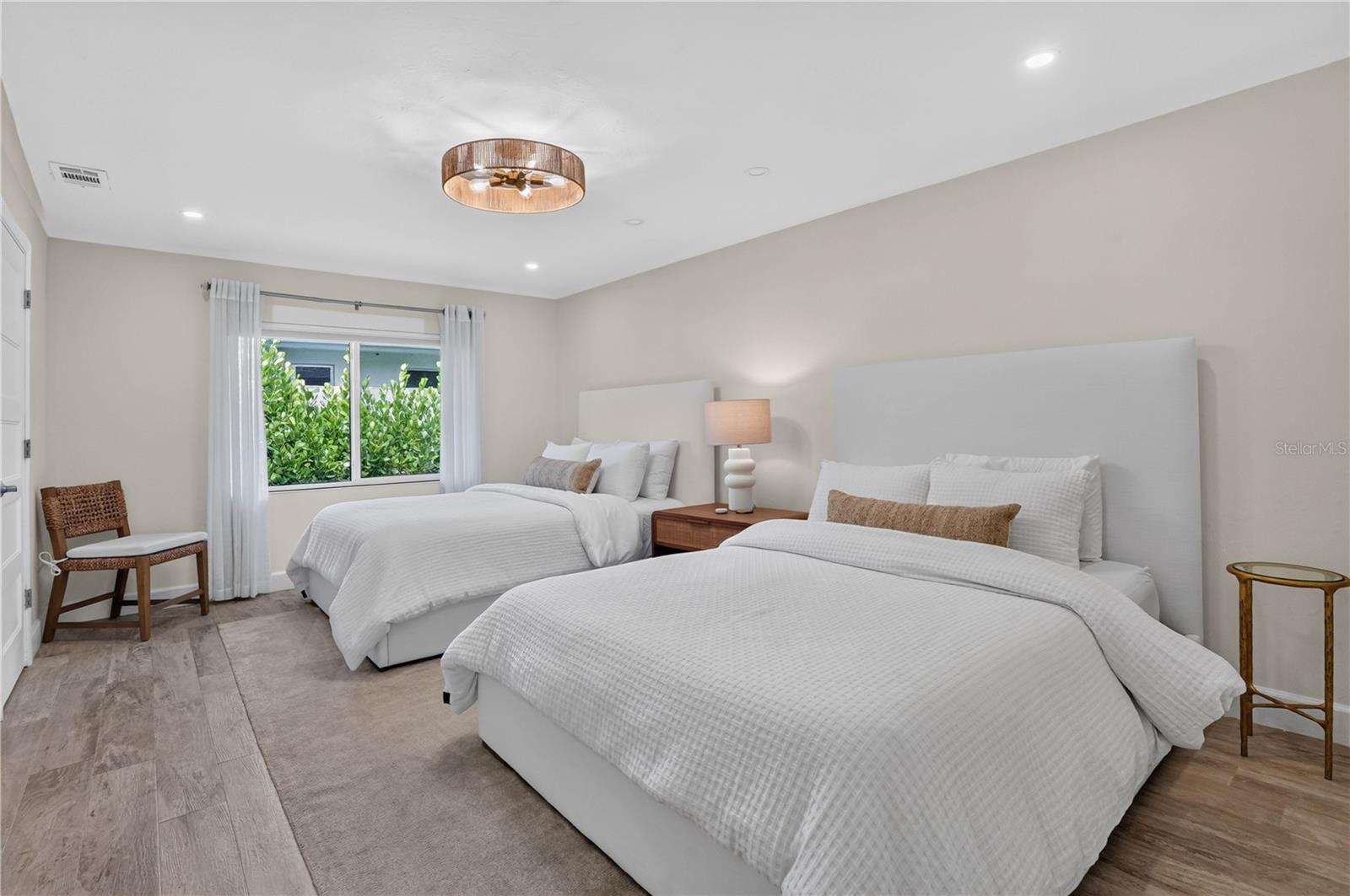 SAPPHIRE SHORES - Residential