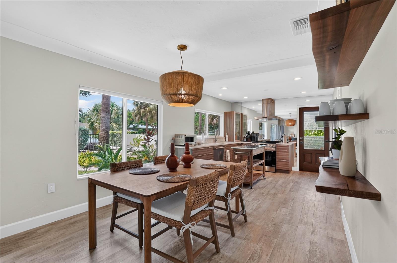 SAPPHIRE SHORES - Residential