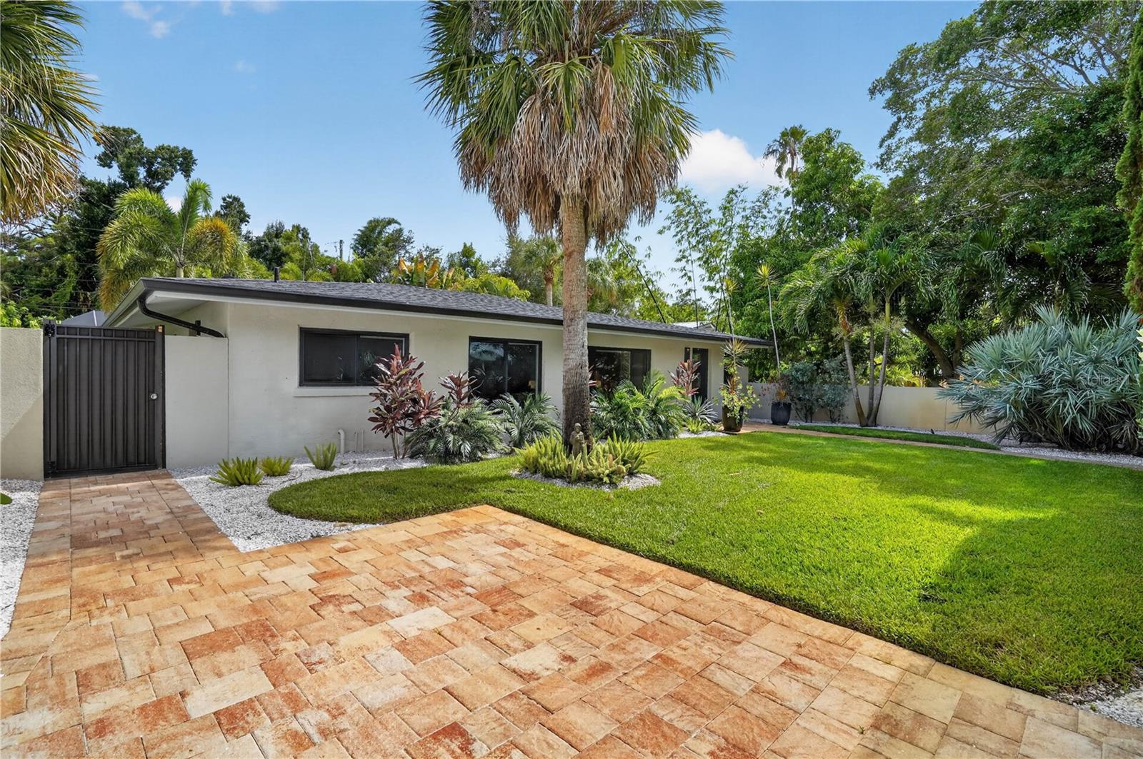 SAPPHIRE SHORES - Residential