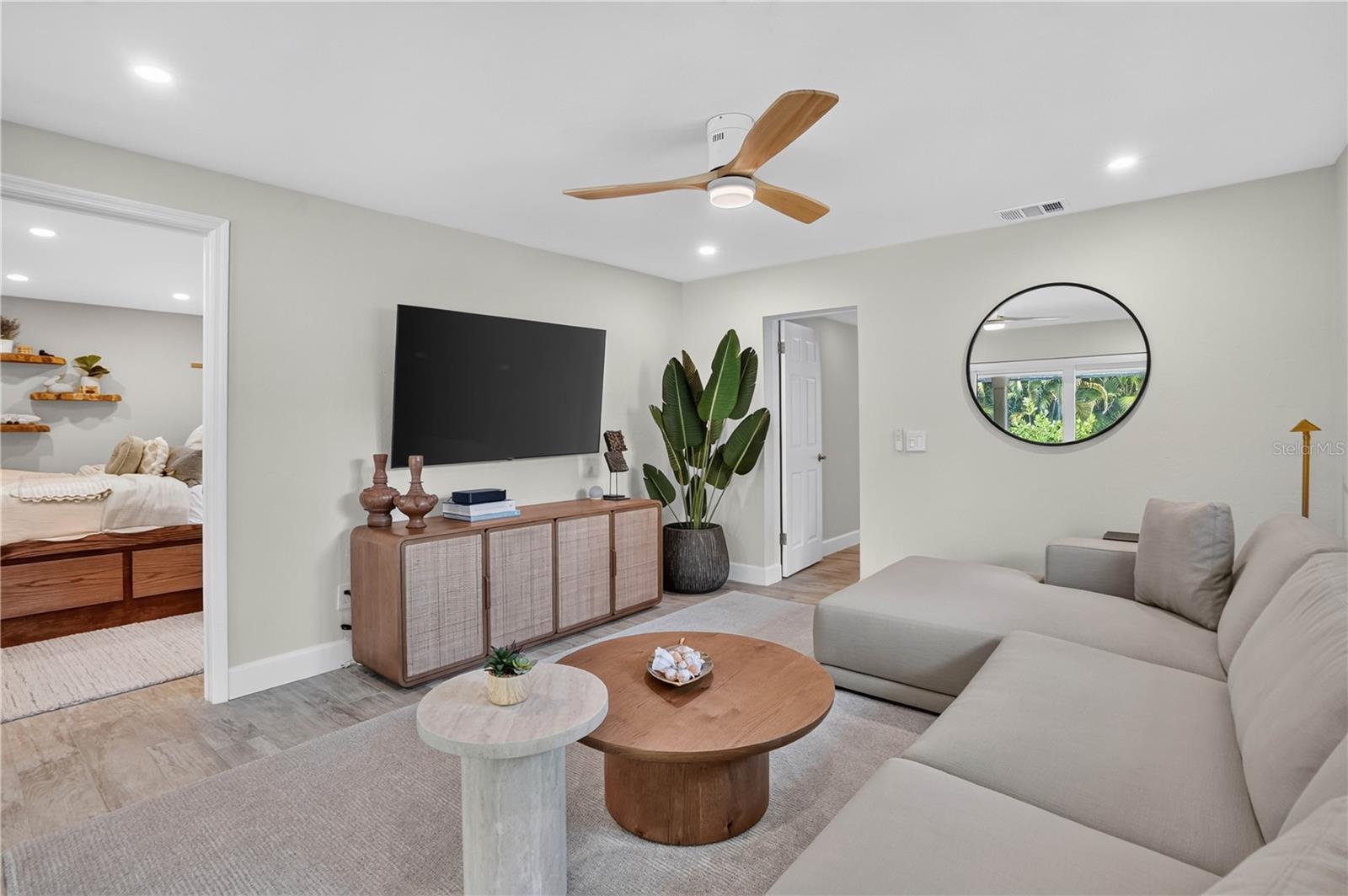 SAPPHIRE SHORES - Residential