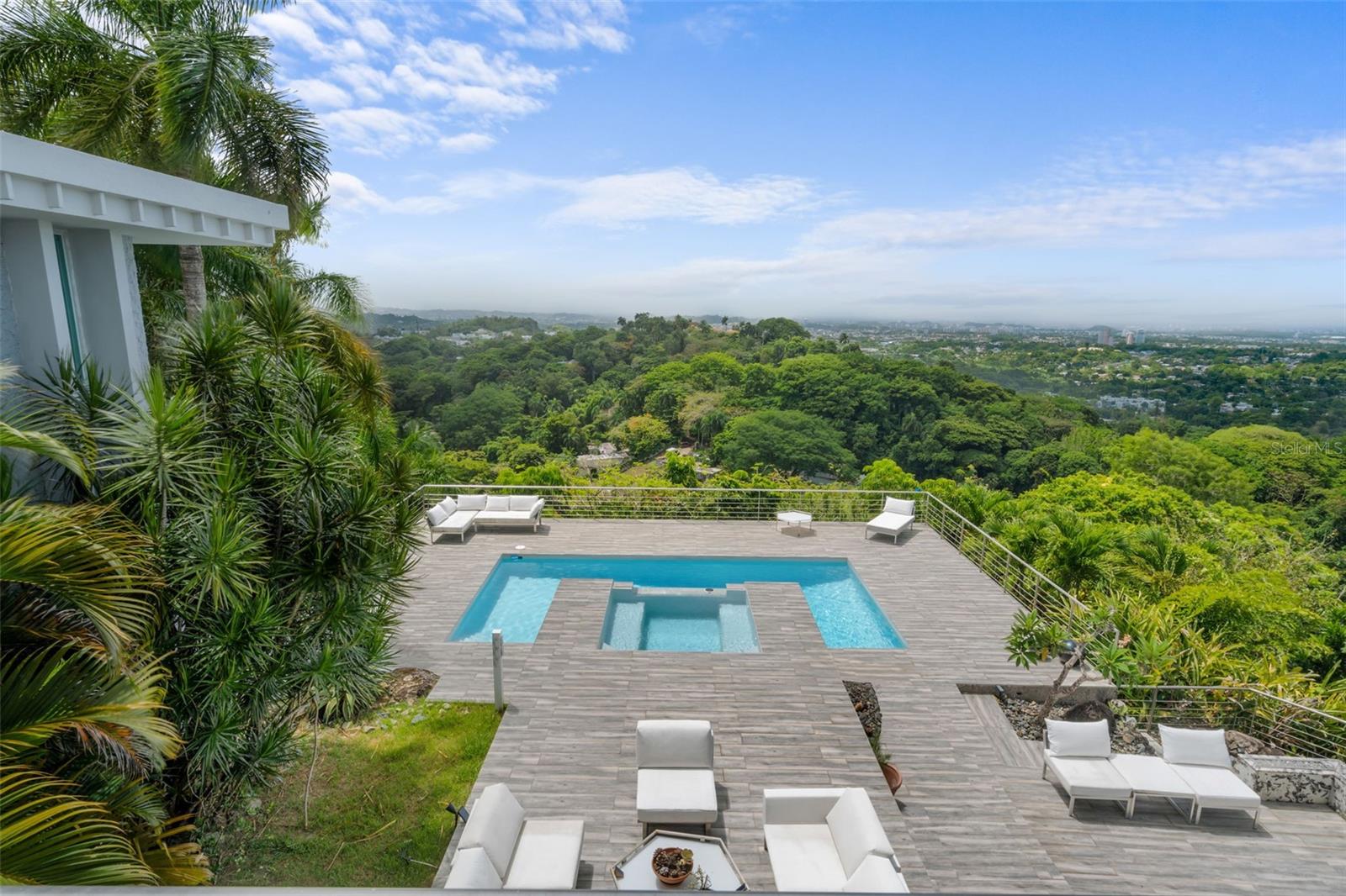 GUAYNABO, PR 00965 - Residential