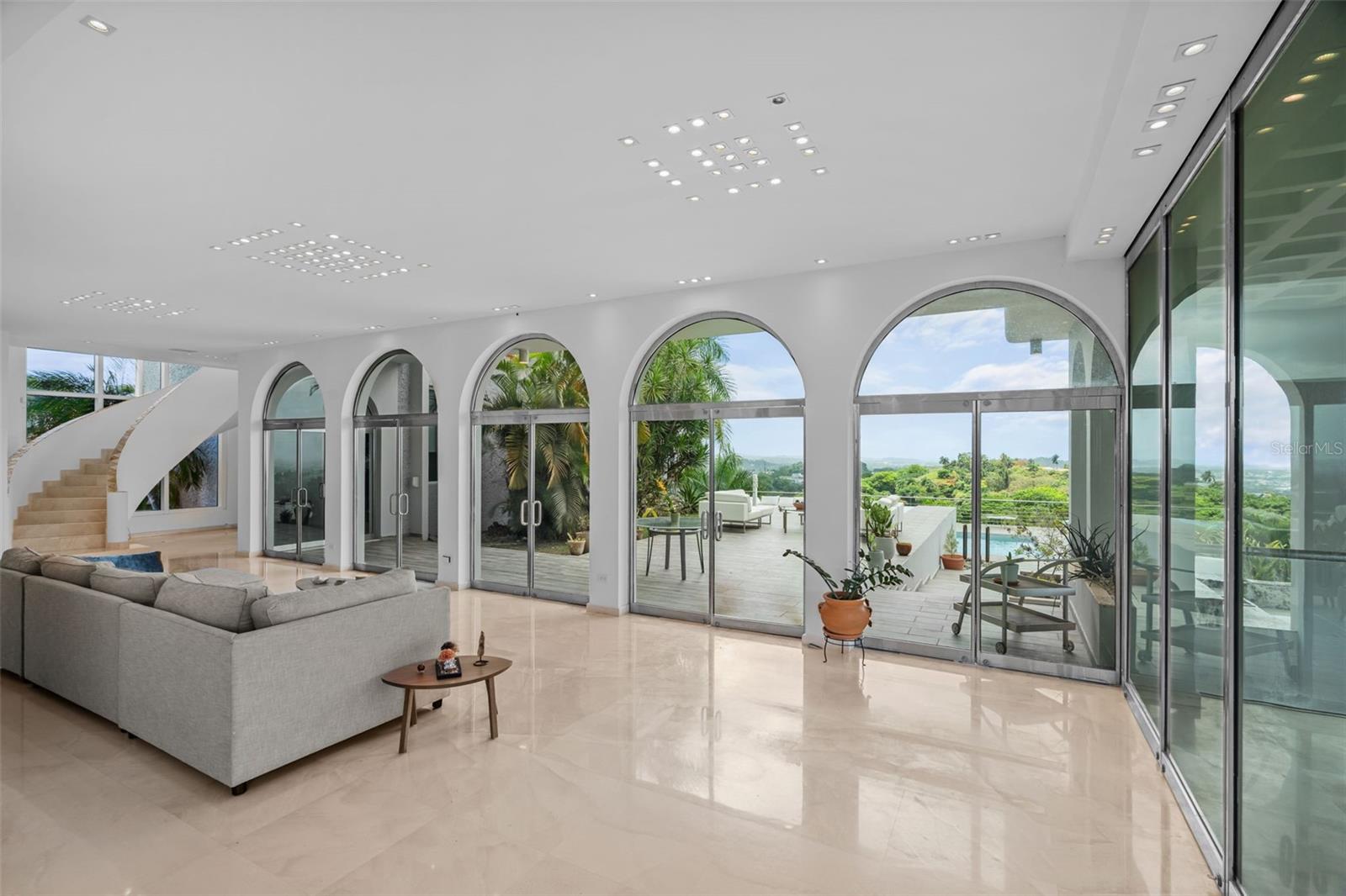GUAYNABO, PR 00965 - Residential