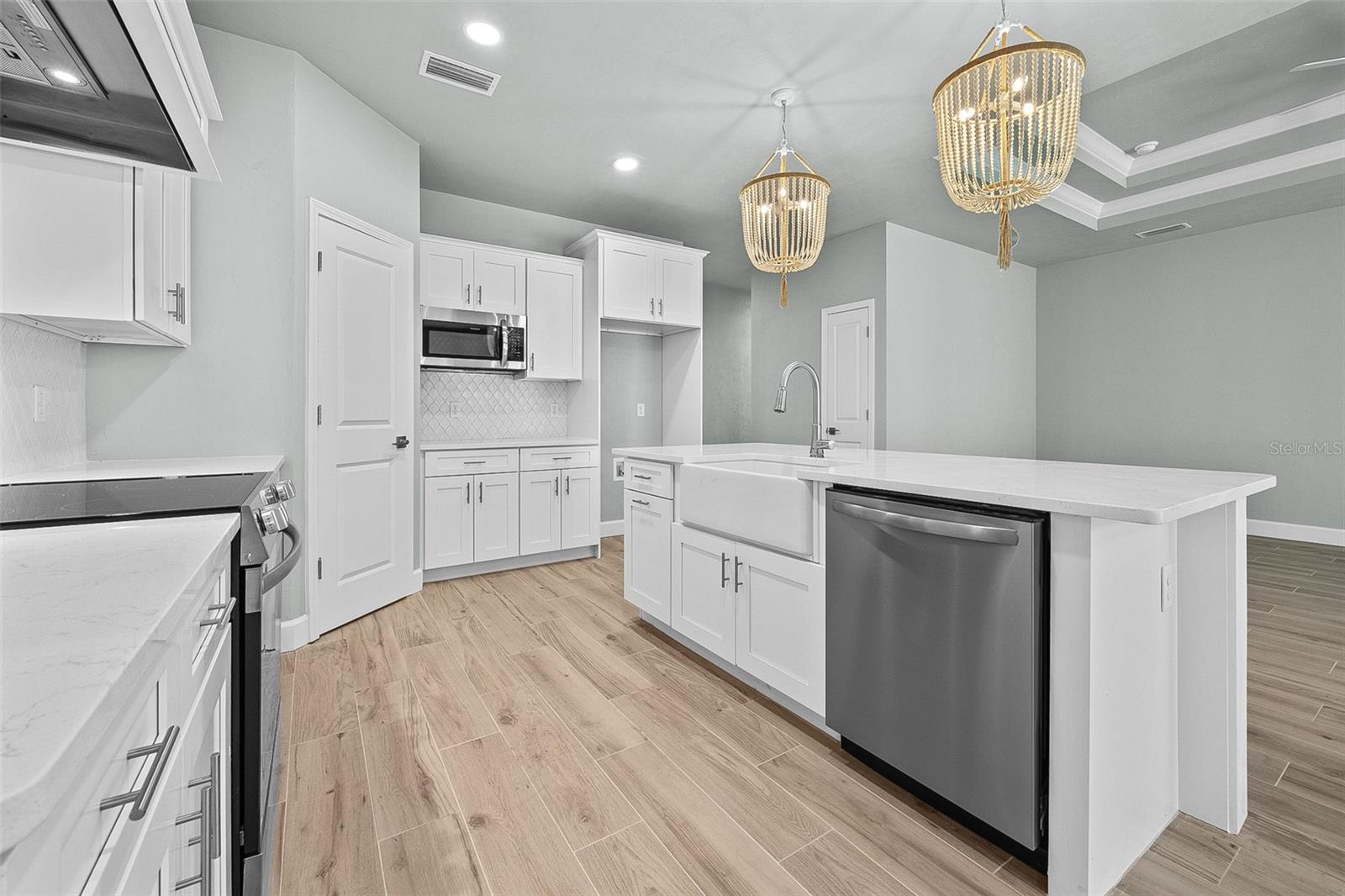 GRAND OAKS AT TOWER - Residential
