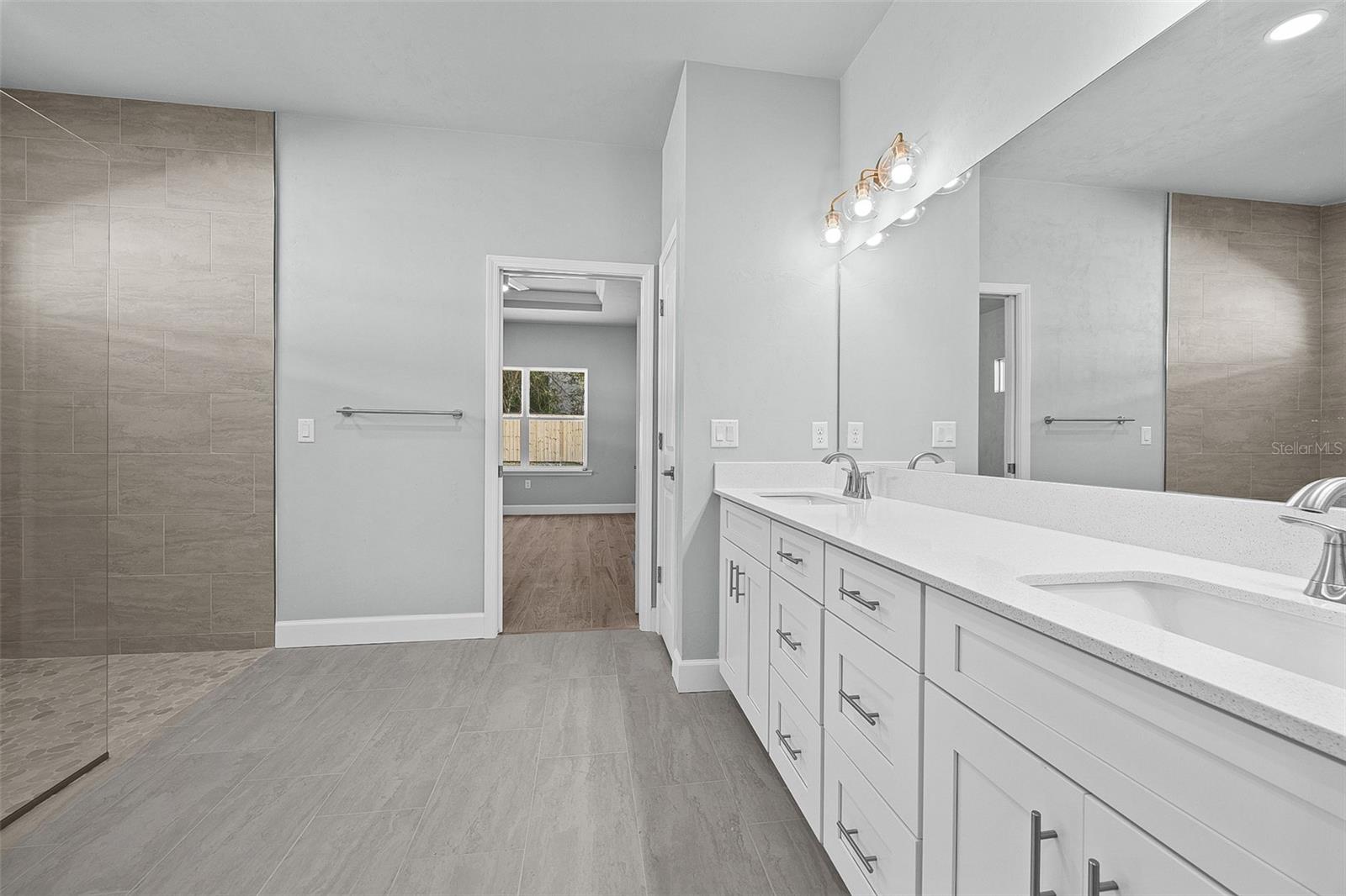 GRAND OAKS AT TOWER - Residential