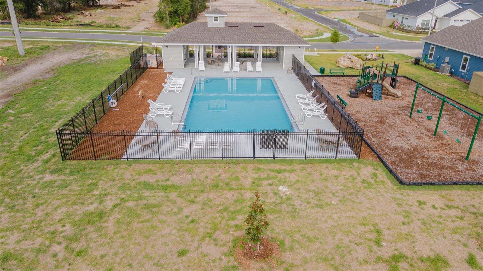 GRAND OAKS AT TOWER - Residential