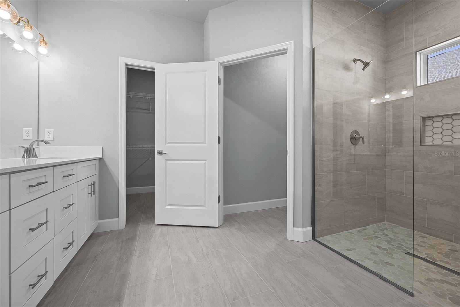GRAND OAKS AT TOWER - Residential