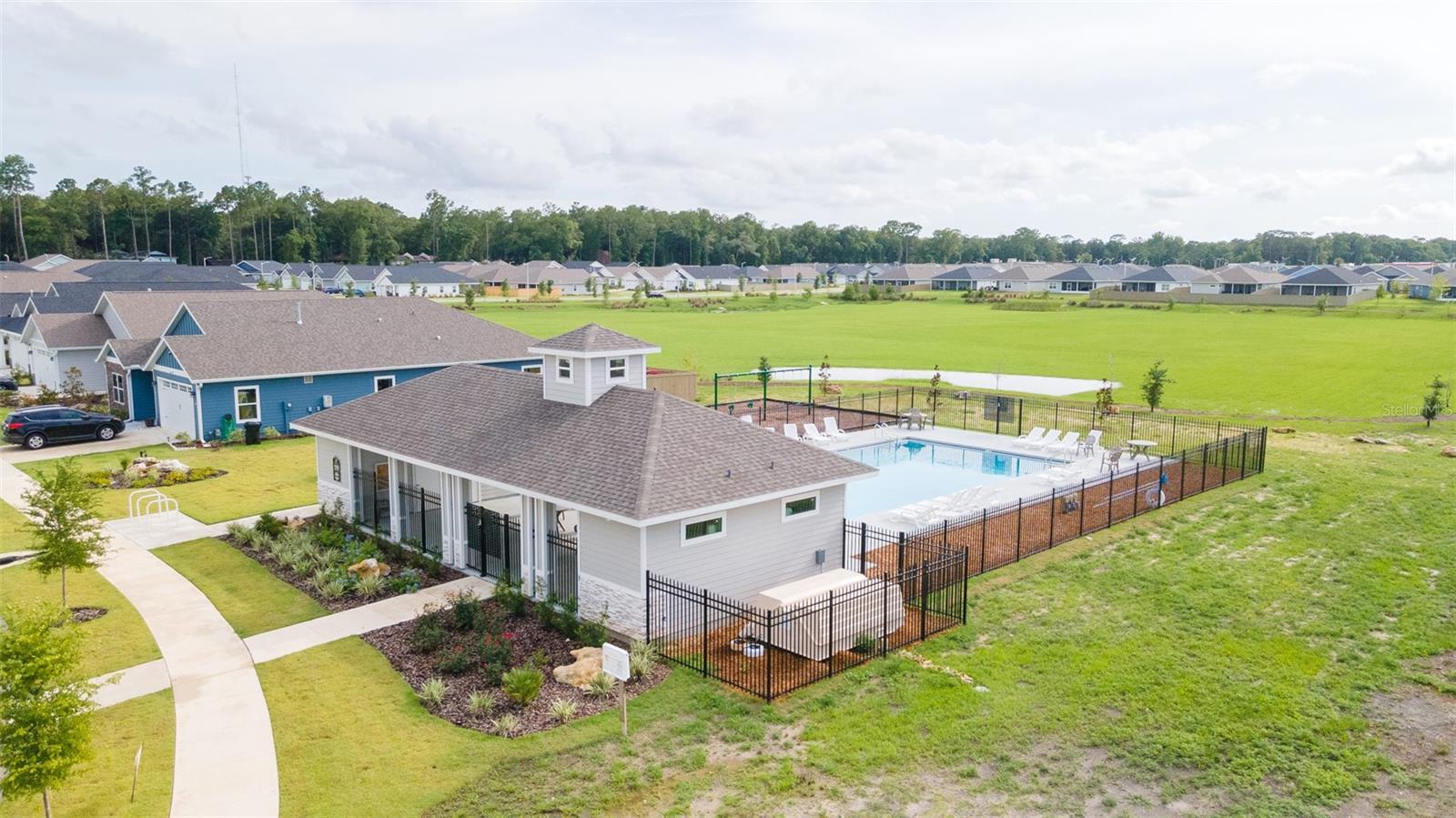 GRAND OAKS AT TOWER - Residential