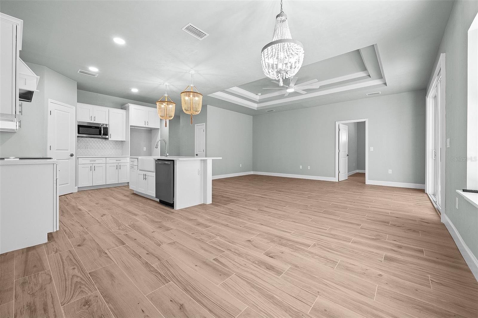 GRAND OAKS AT TOWER - Residential