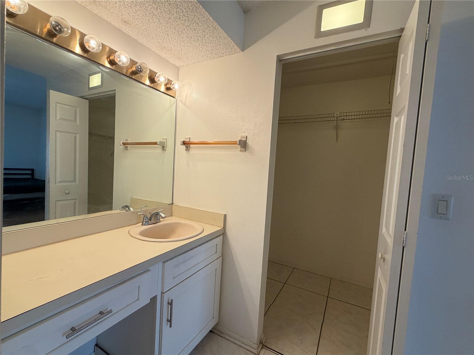 LEMON TREE CONDO SEC 08 - Residential