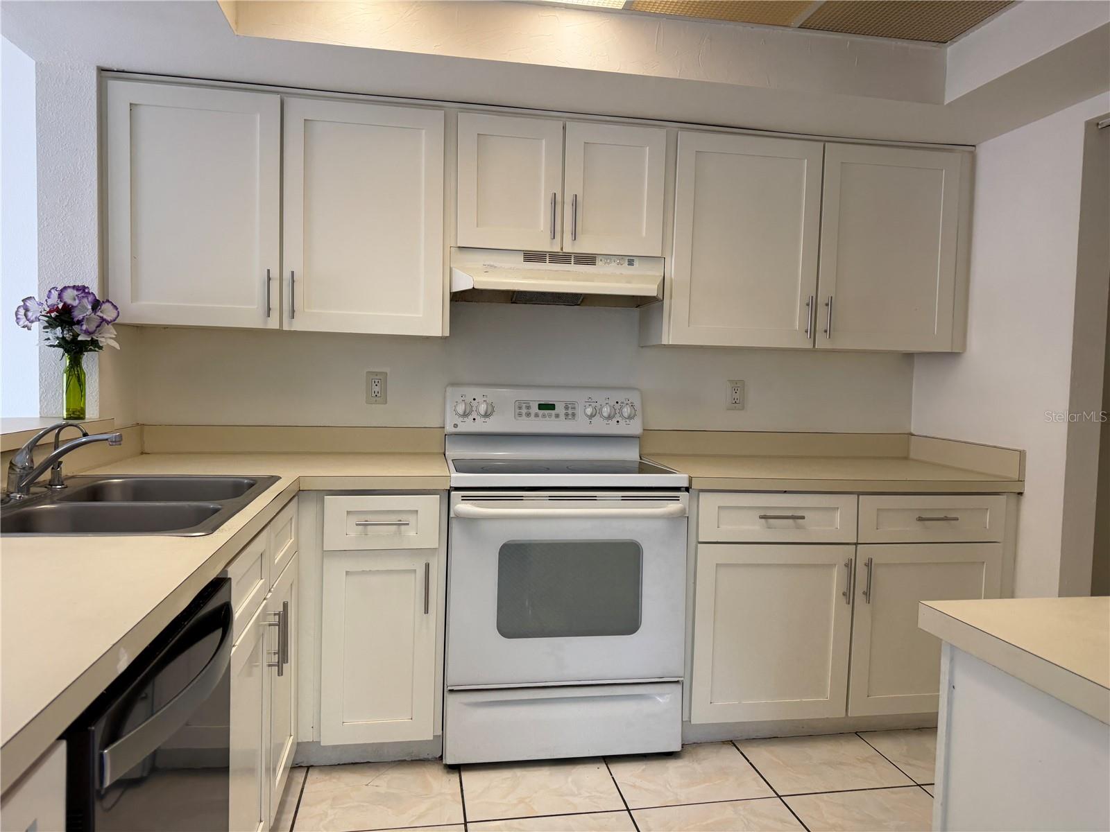 LEMON TREE CONDO SEC 08 - Residential