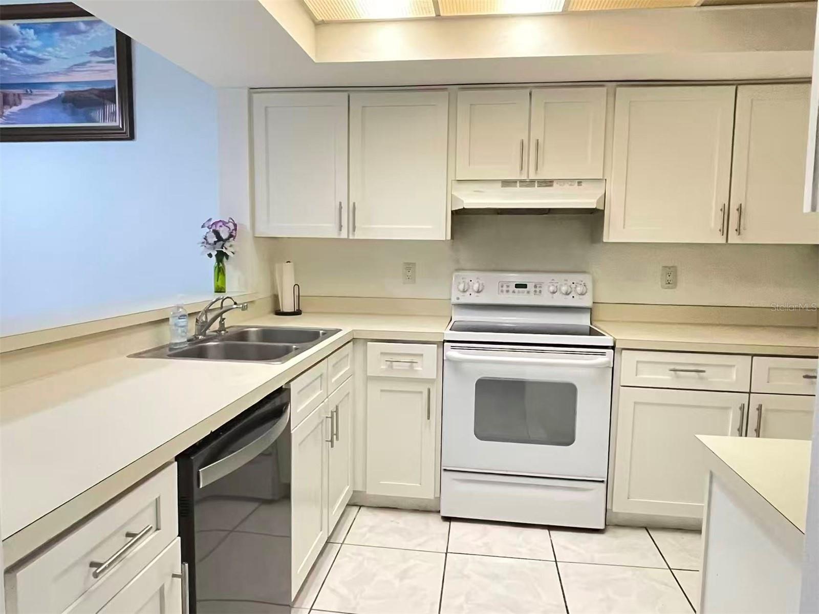 LEMON TREE CONDO SEC 08 - Residential