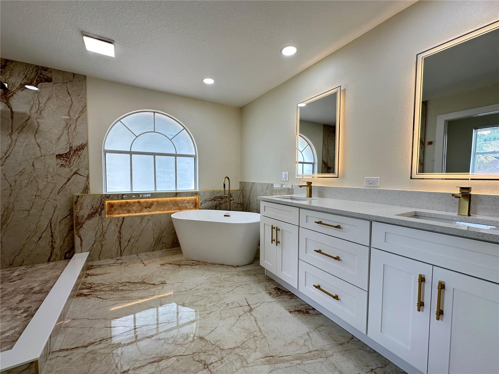 GRAND OAKS - Residential