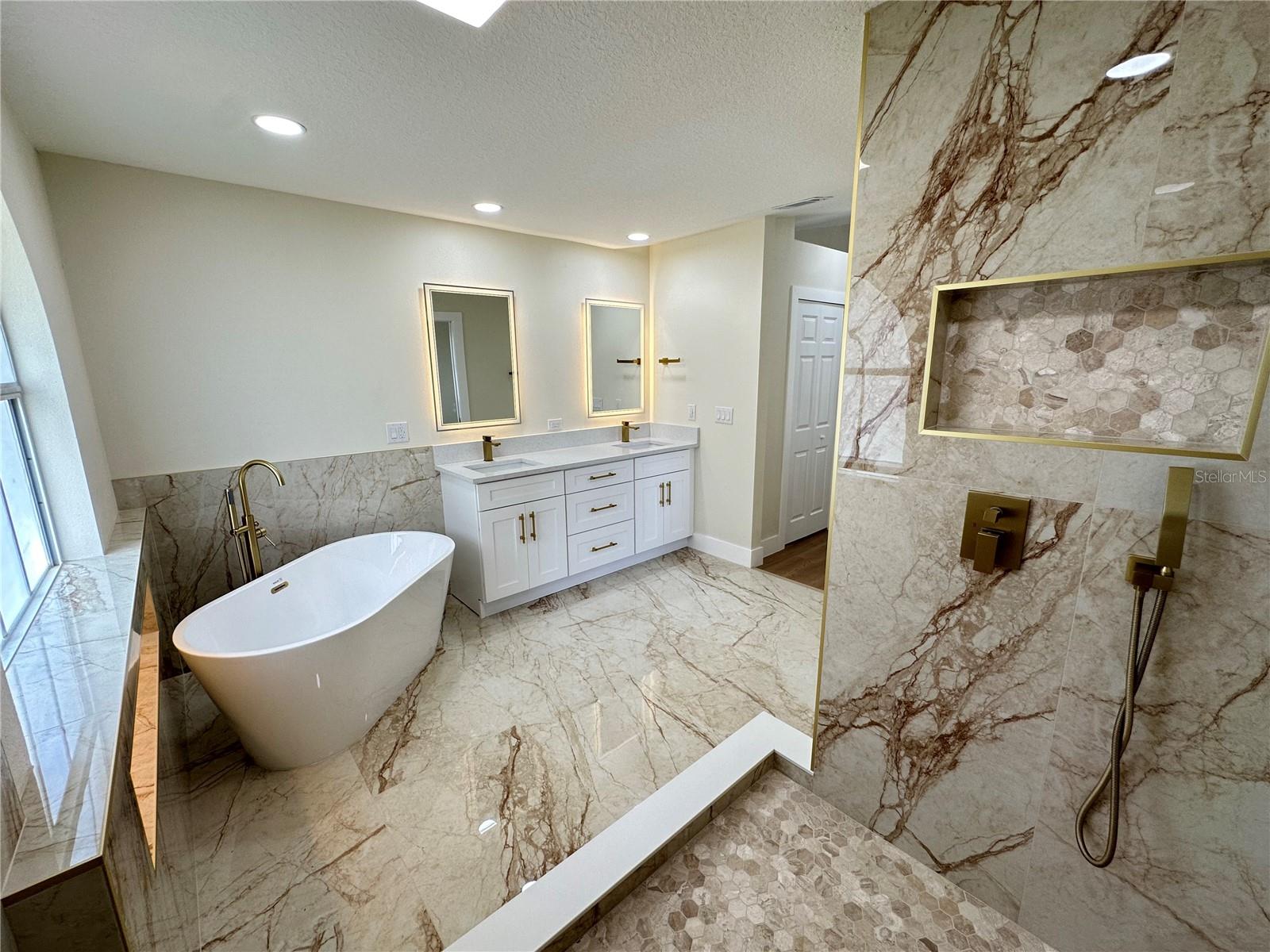 GRAND OAKS - Residential