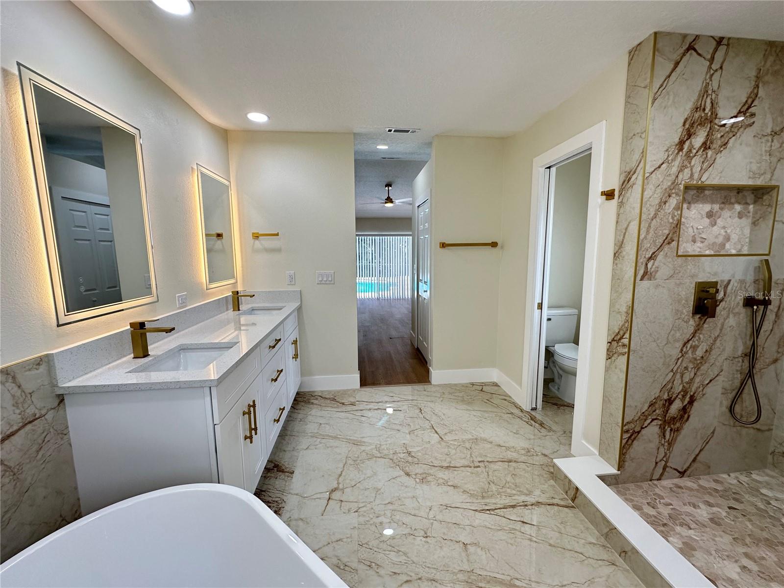 GRAND OAKS - Residential