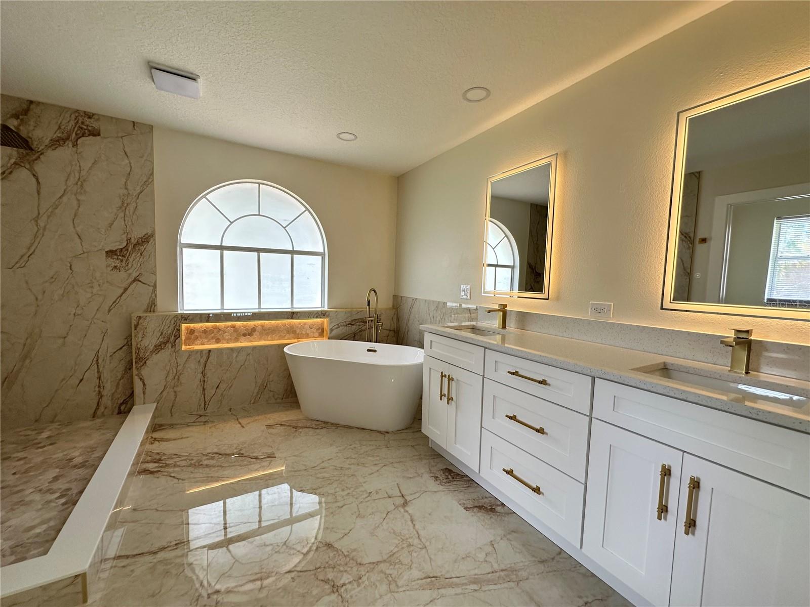 GRAND OAKS - Residential