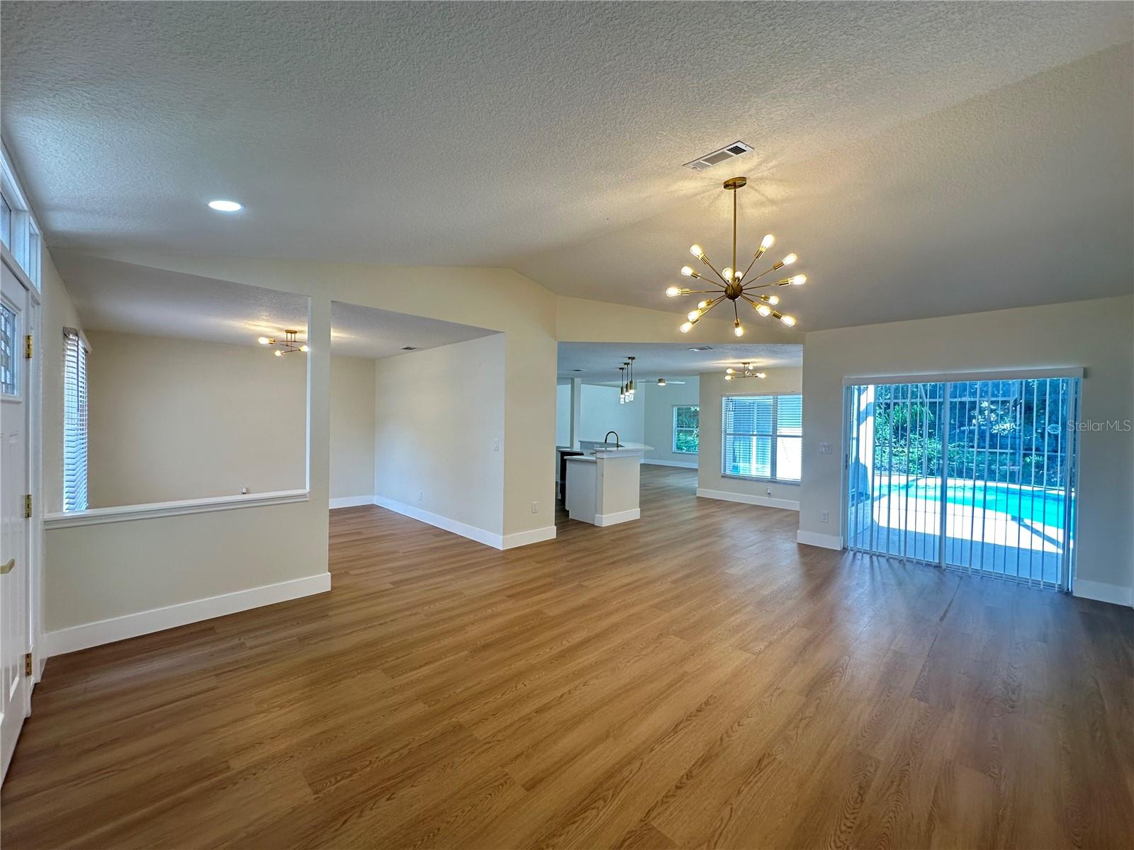 GRAND OAKS - Residential