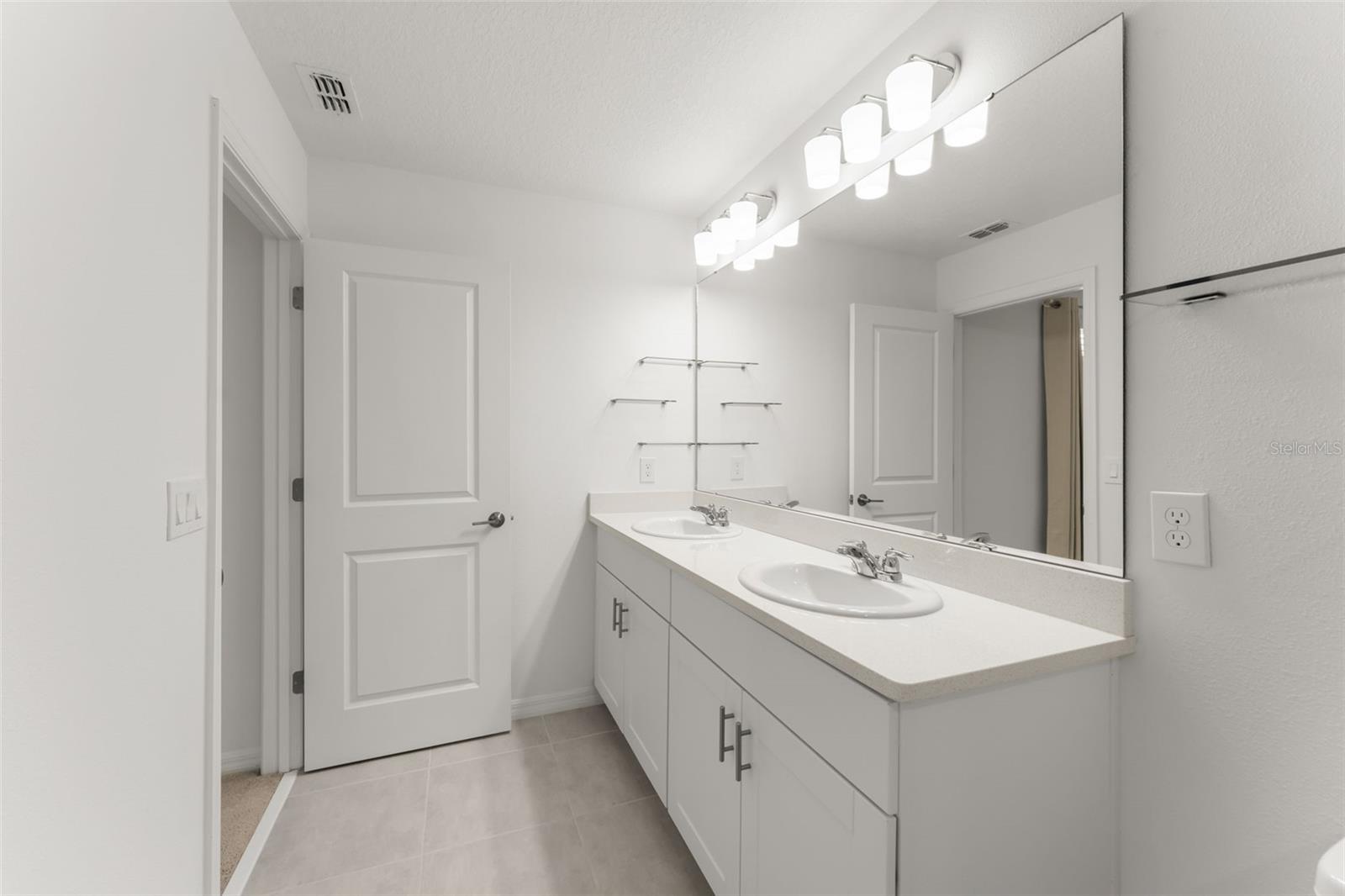 BELLALAGO POD G TOWNHOMES - Residential