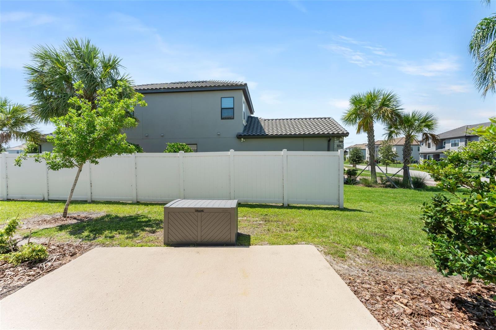 BELLALAGO POD G TOWNHOMES - Residential
