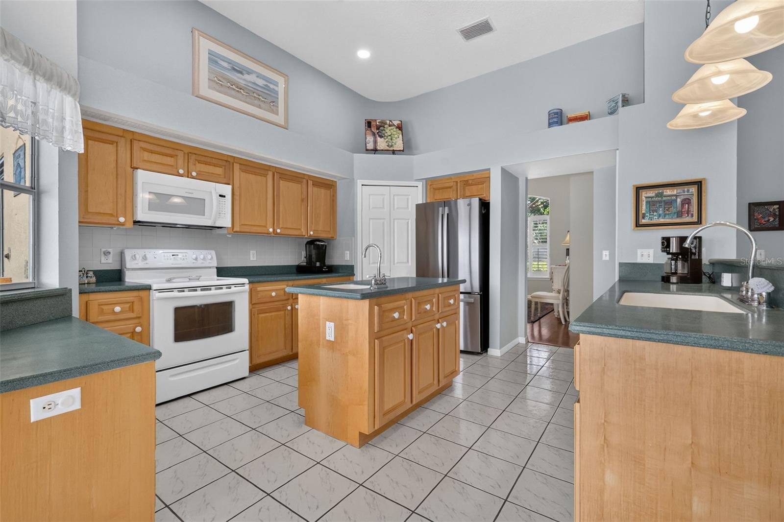 SQUIRREL POINT - Residential