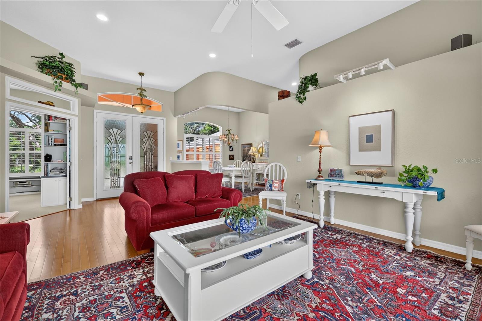 SQUIRREL POINT - Residential