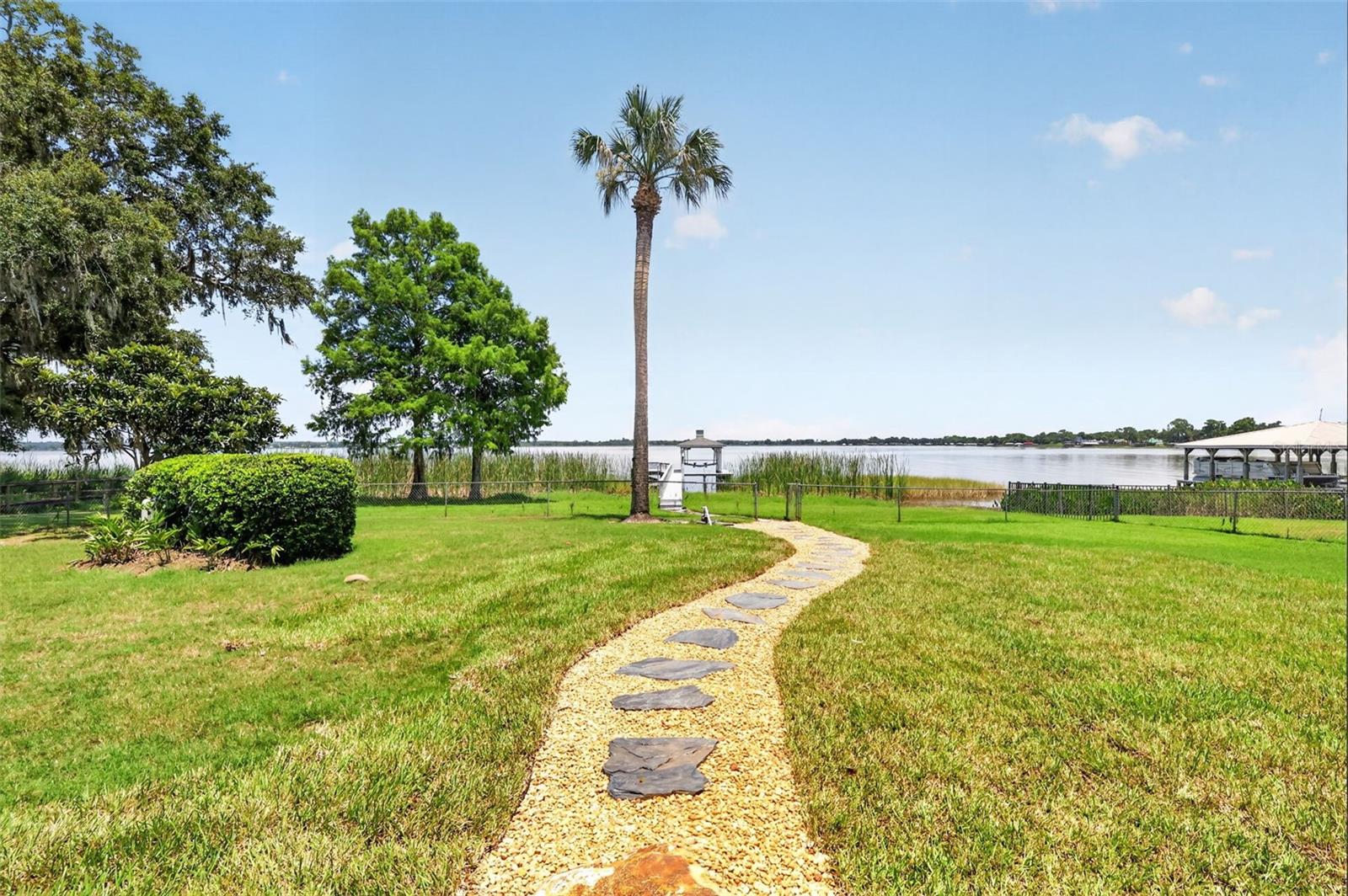 SQUIRREL POINT - Residential