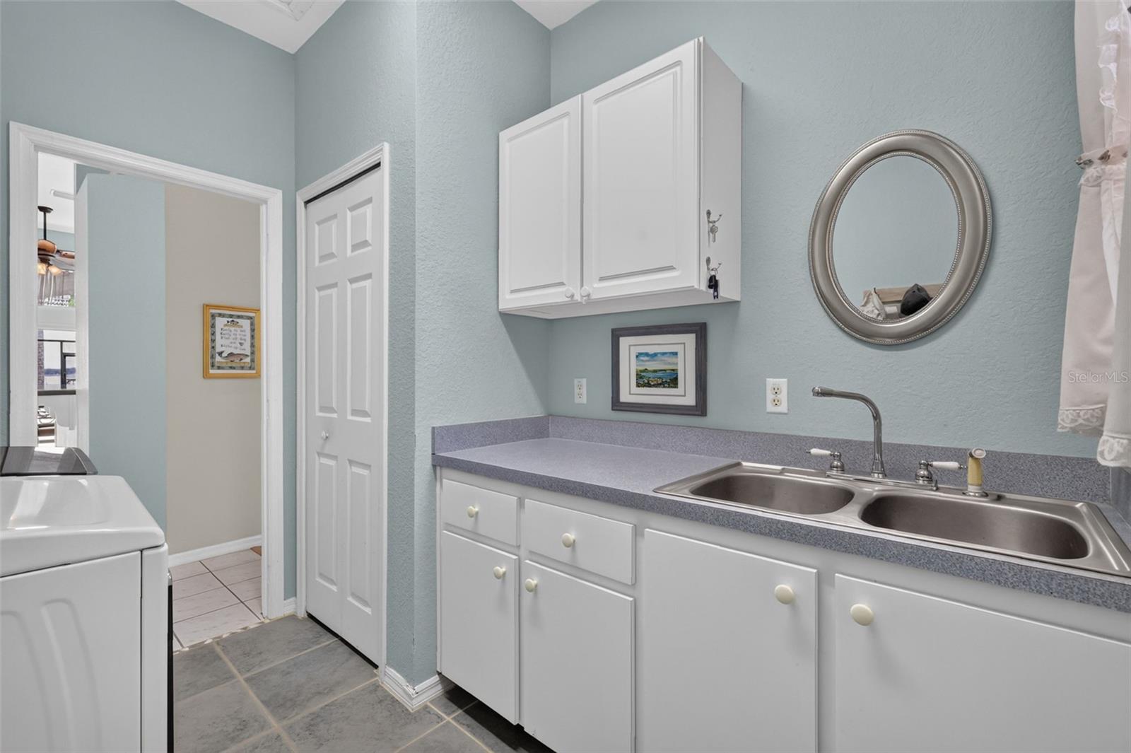 SQUIRREL POINT - Residential