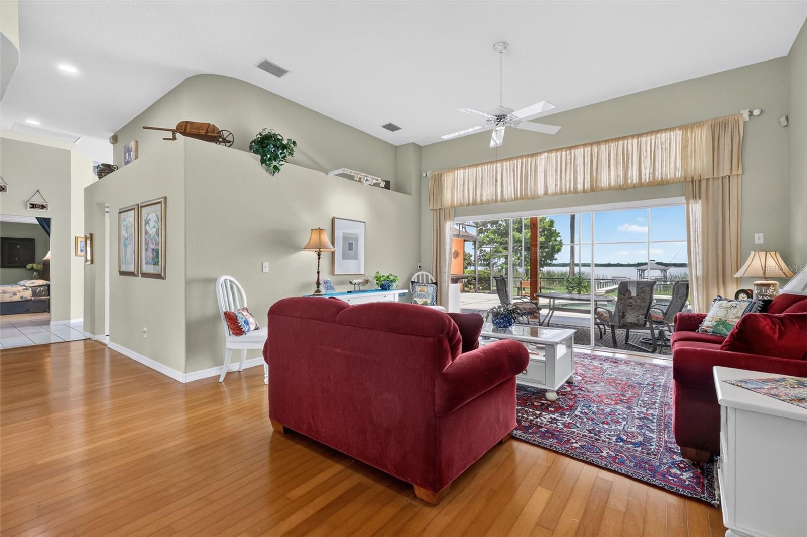 SQUIRREL POINT - Residential