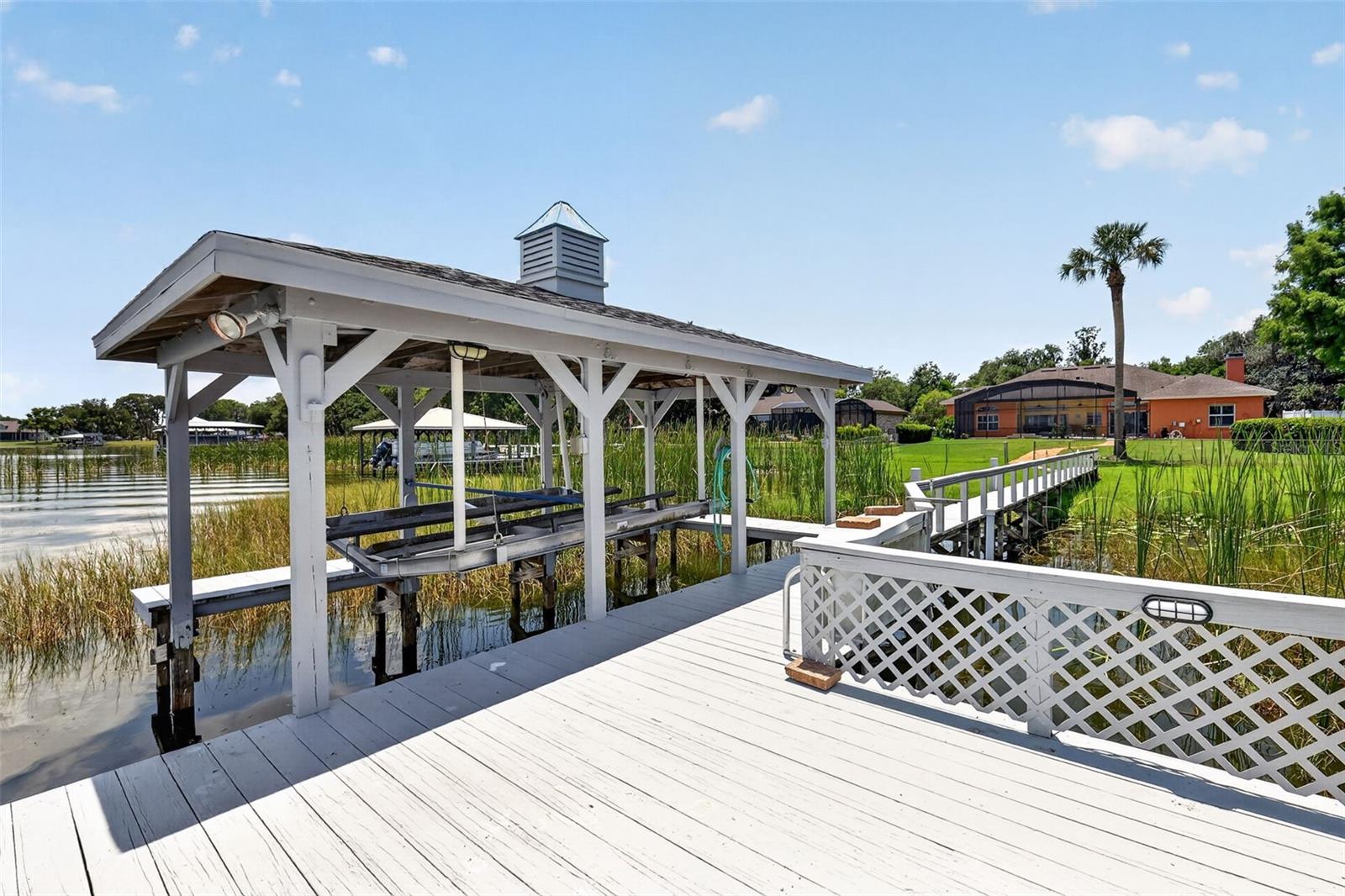 SQUIRREL POINT - Residential