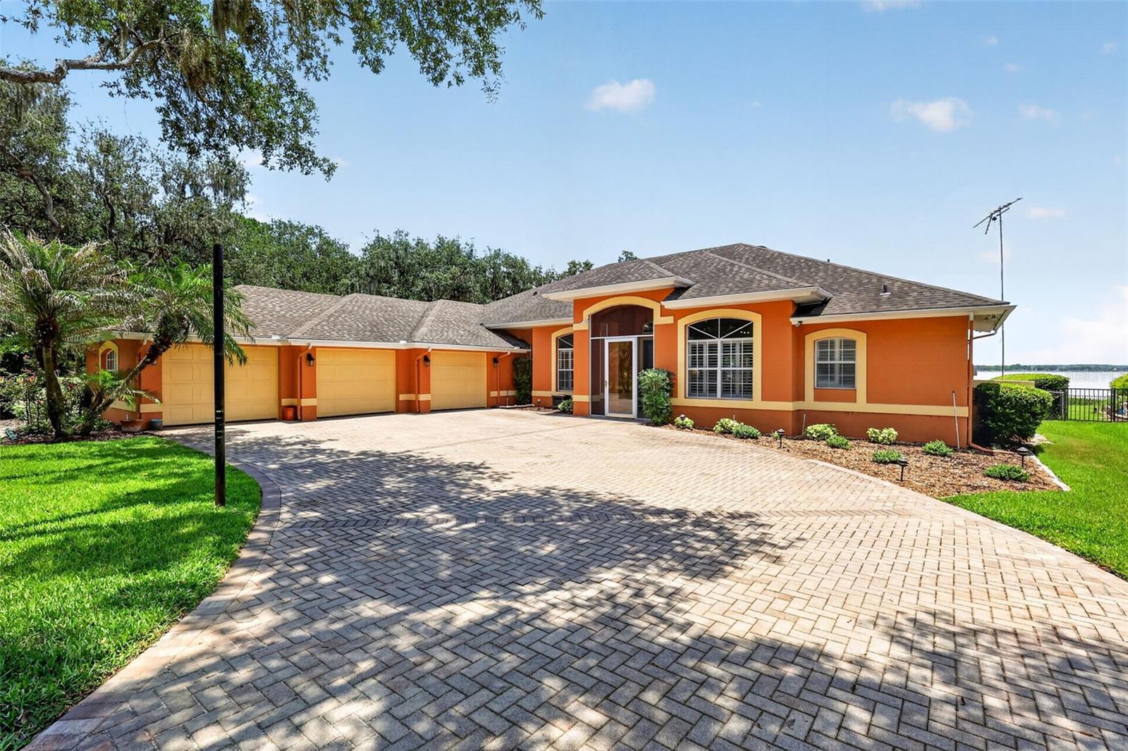 SQUIRREL POINT - Residential