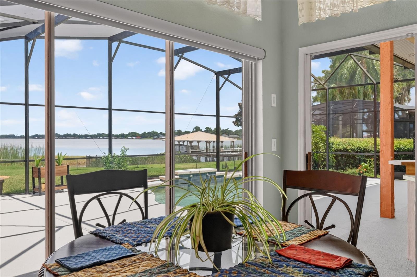 SQUIRREL POINT - Residential