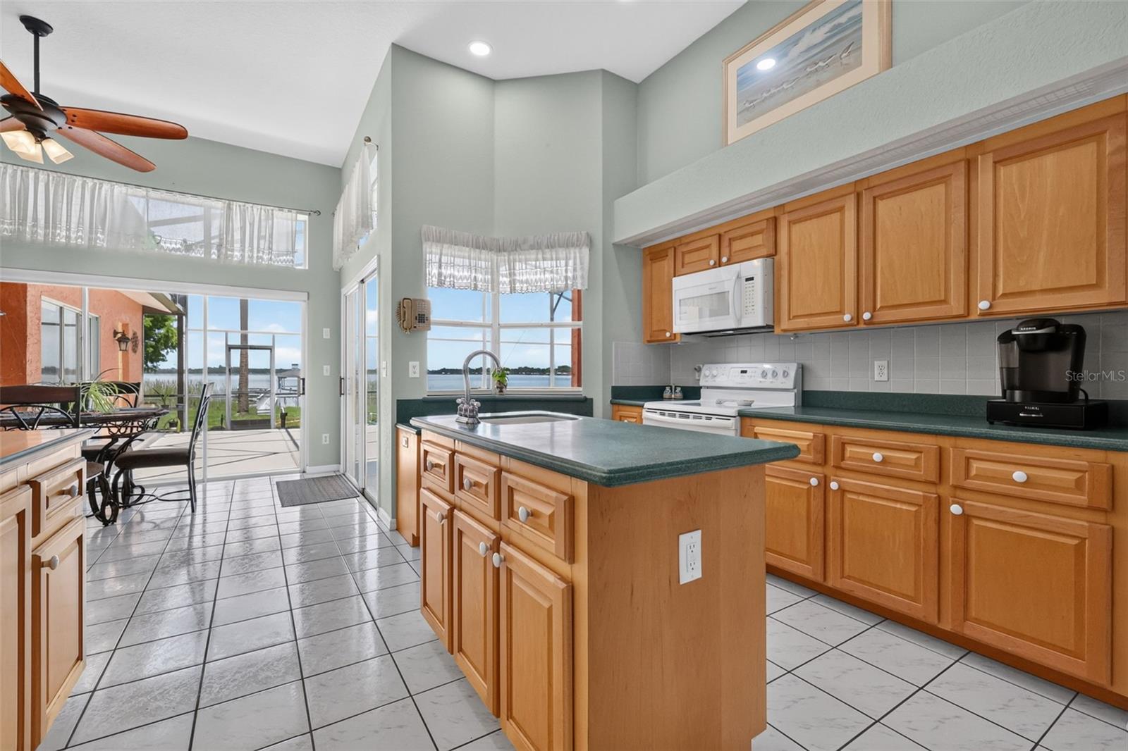 SQUIRREL POINT - Residential