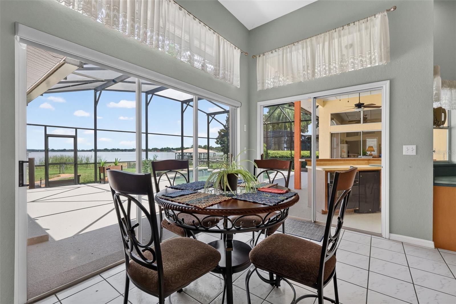 SQUIRREL POINT - Residential