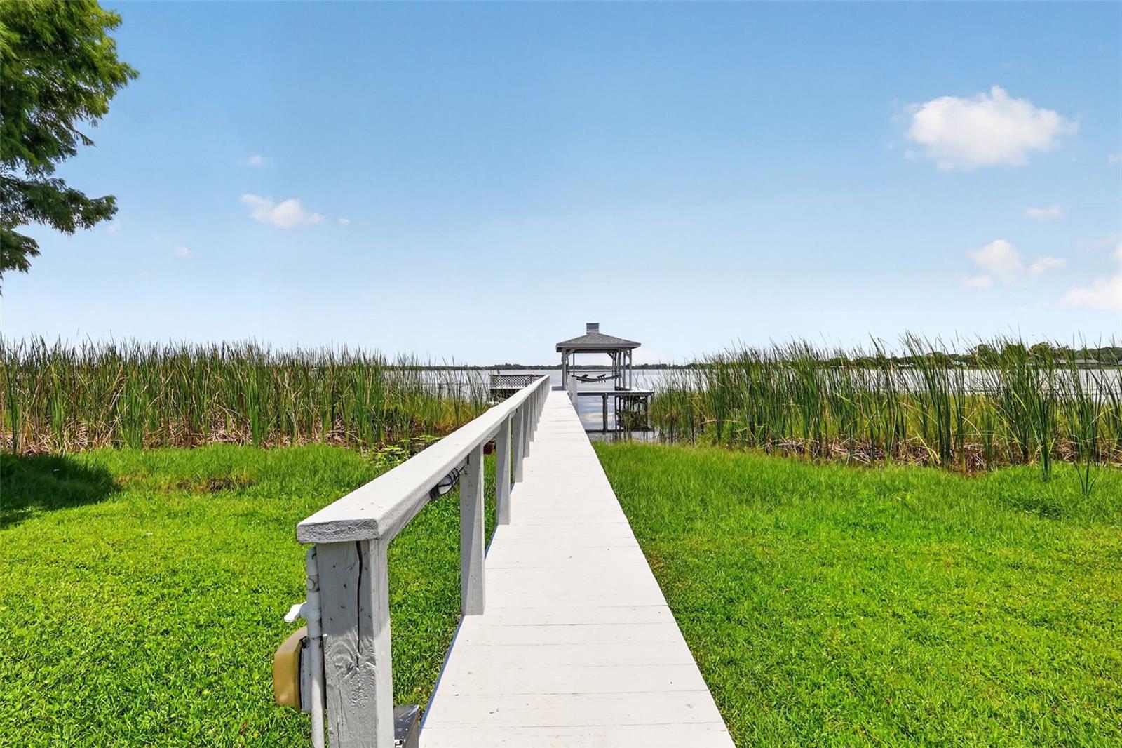 SQUIRREL POINT - Residential