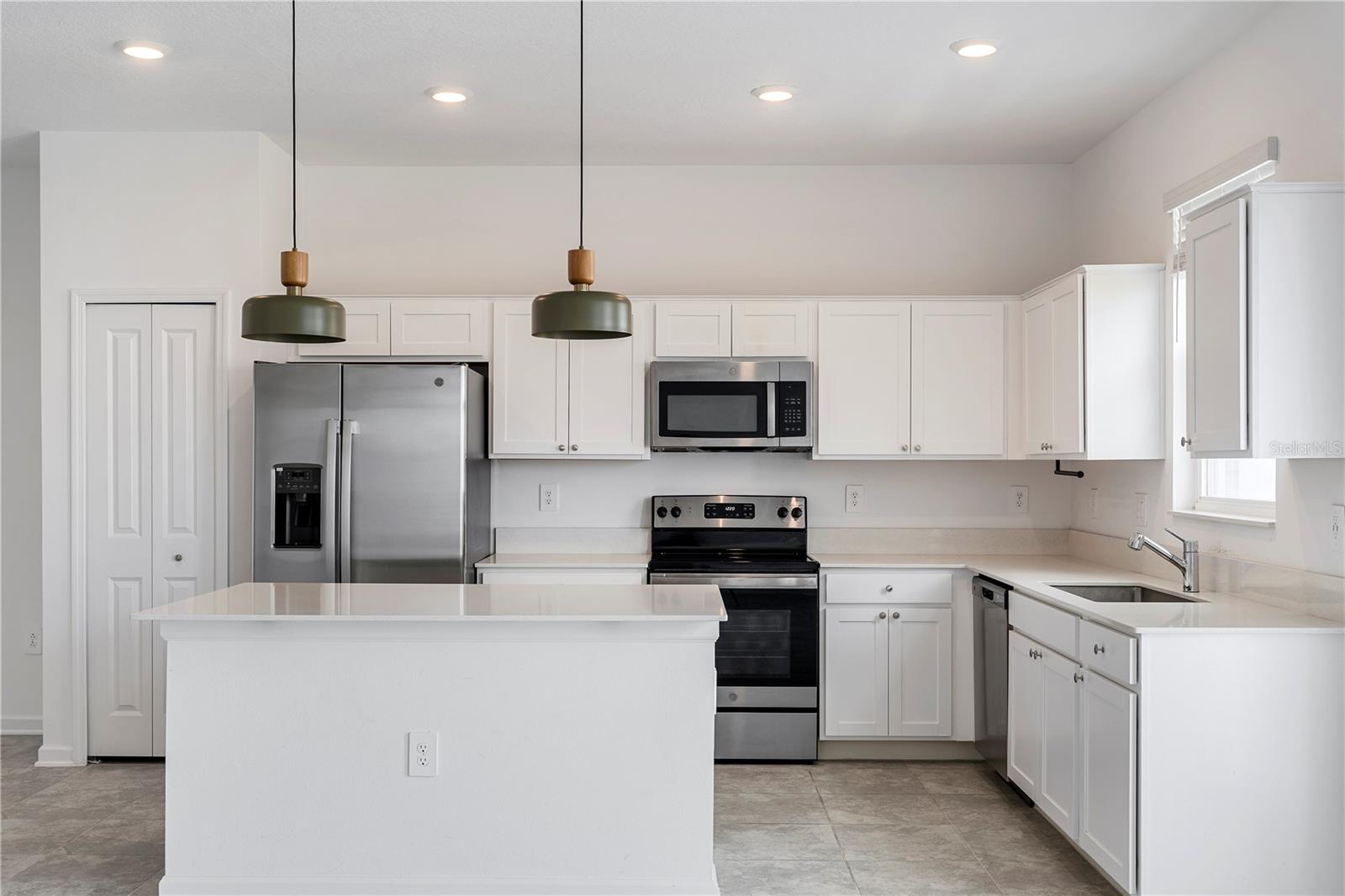 CHAMPIONS POINTE - Residential Lease