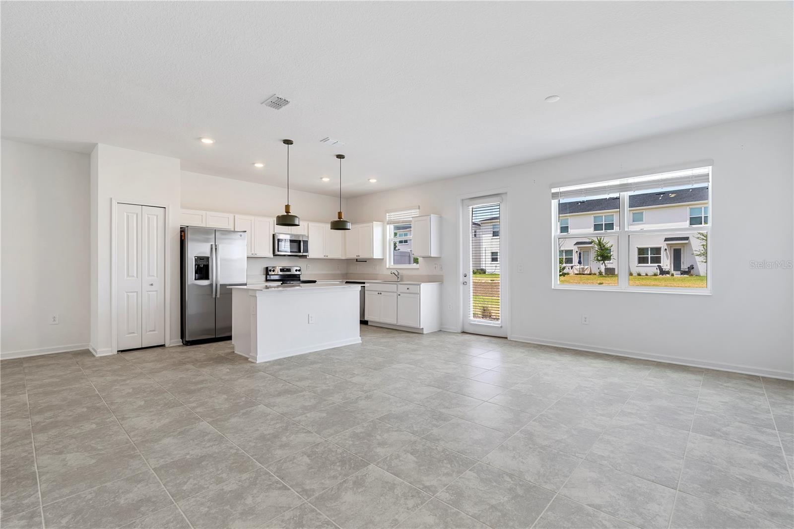 CHAMPIONS POINTE - Residential Lease