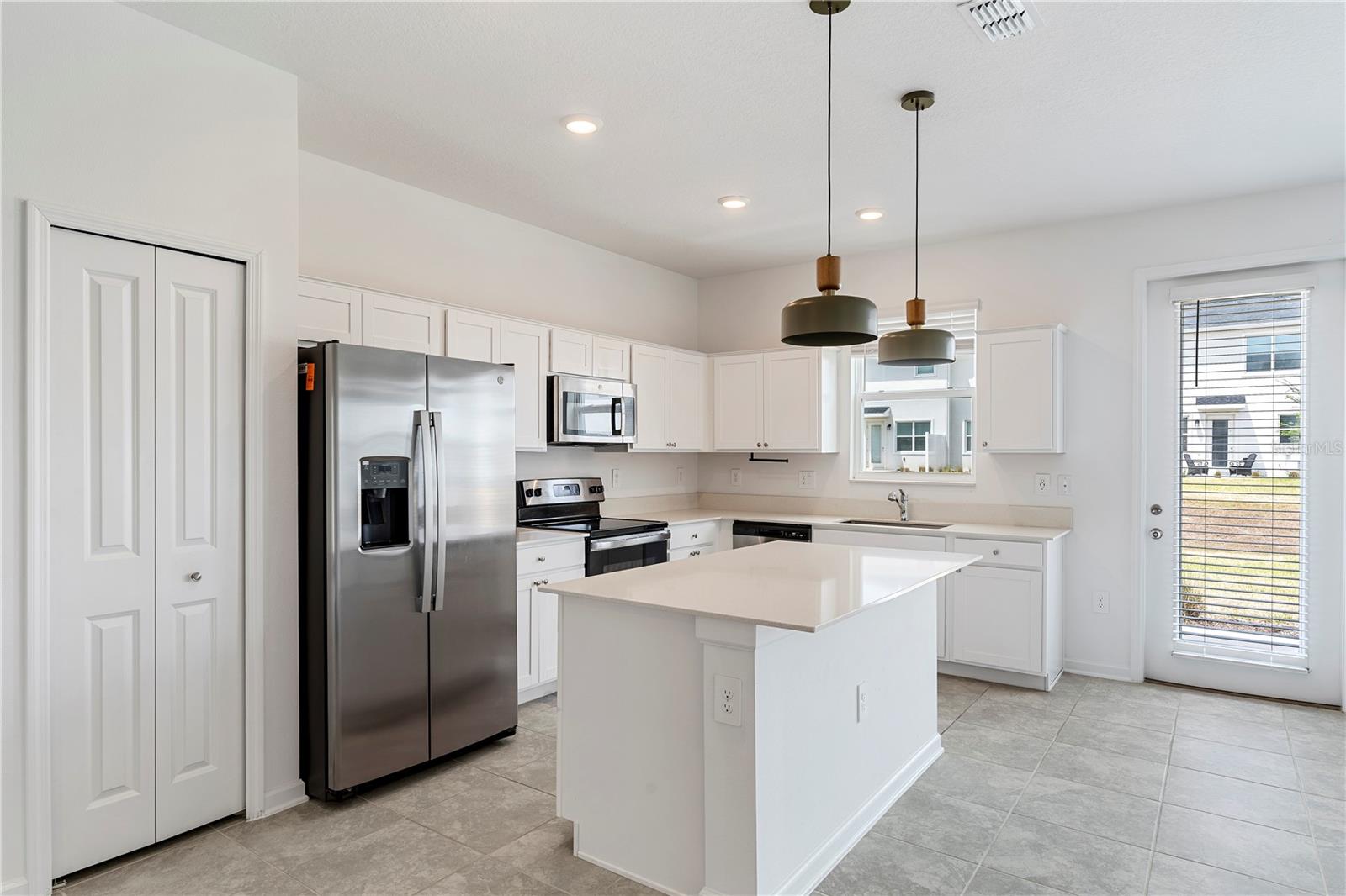 CHAMPIONS POINTE - Residential Lease