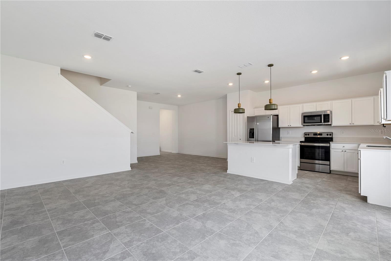 CHAMPIONS POINTE - Residential Lease