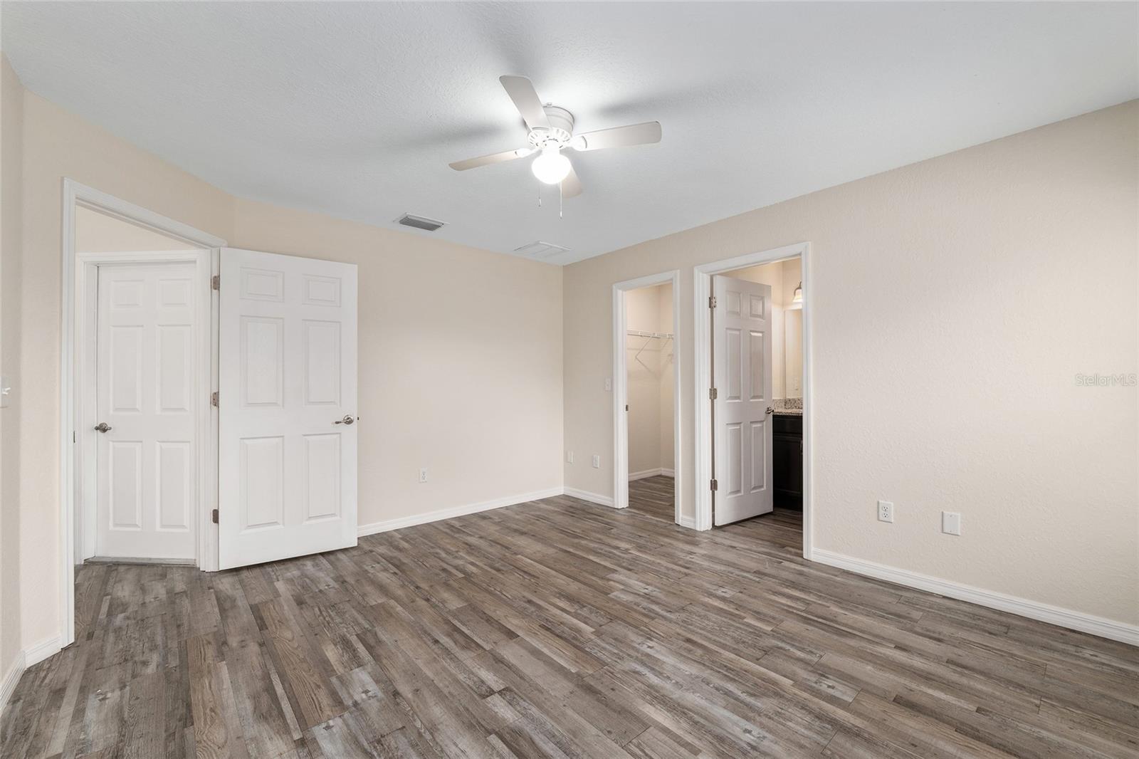 SILVER SPRINGS SHORES - Residential