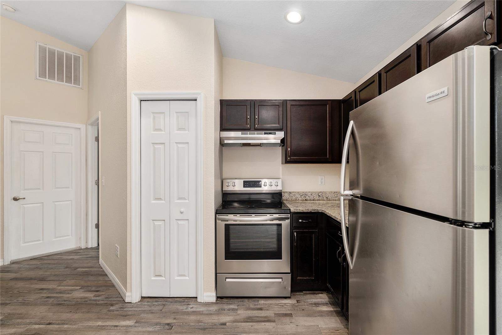 SILVER SPRINGS SHORES - Residential