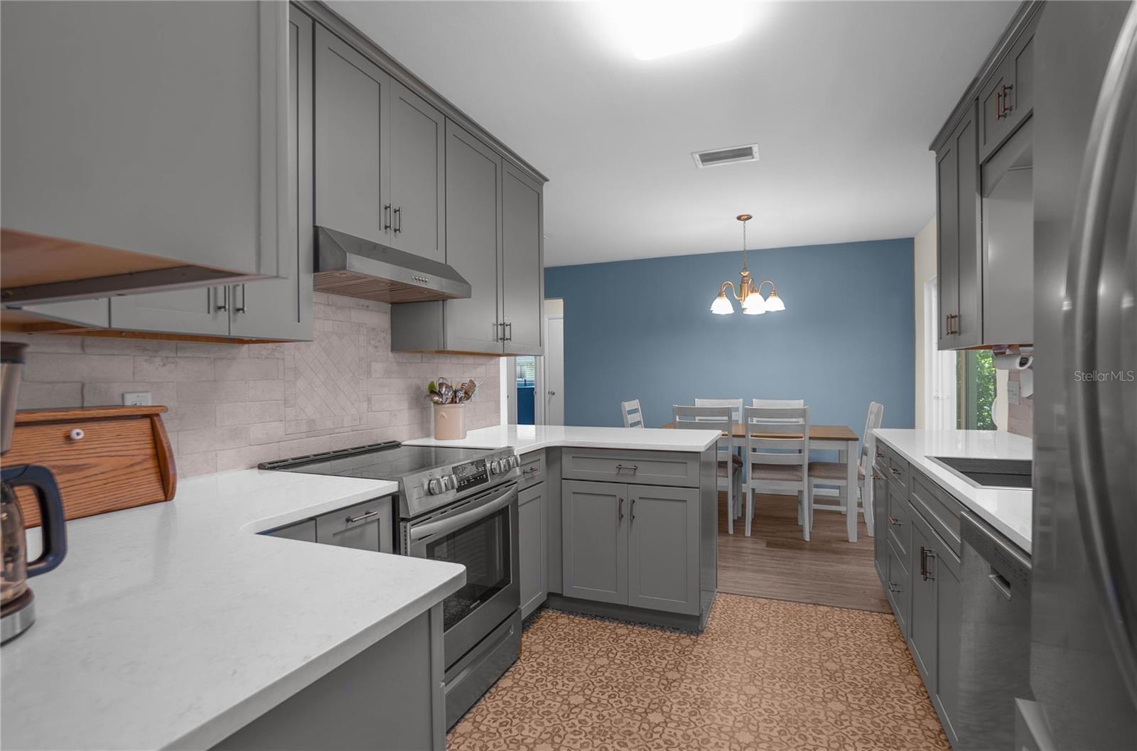 HICKORY HILL RETREATS UNIT 05 - Residential