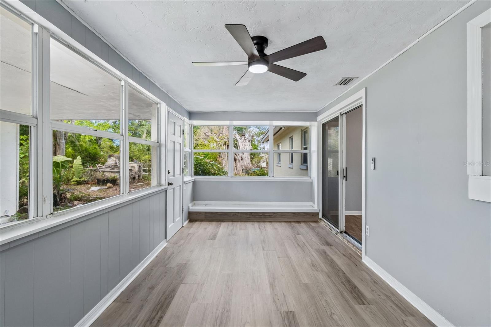 COUNTRY CLUB HEIGHTS - Residential
