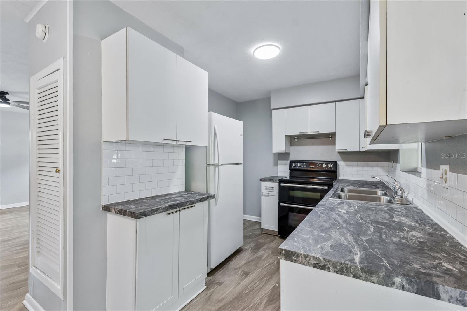 COUNTRY CLUB HEIGHTS - Residential