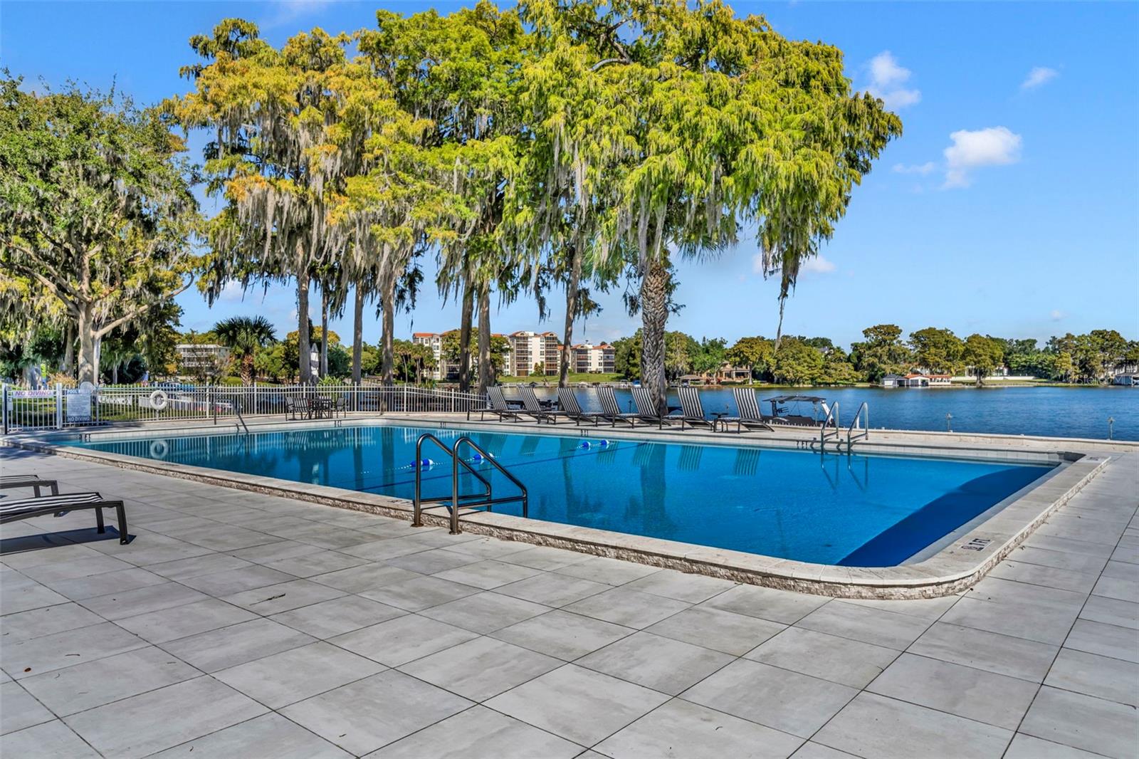 LAKE MAITLAND TERRACE APTS - Residential