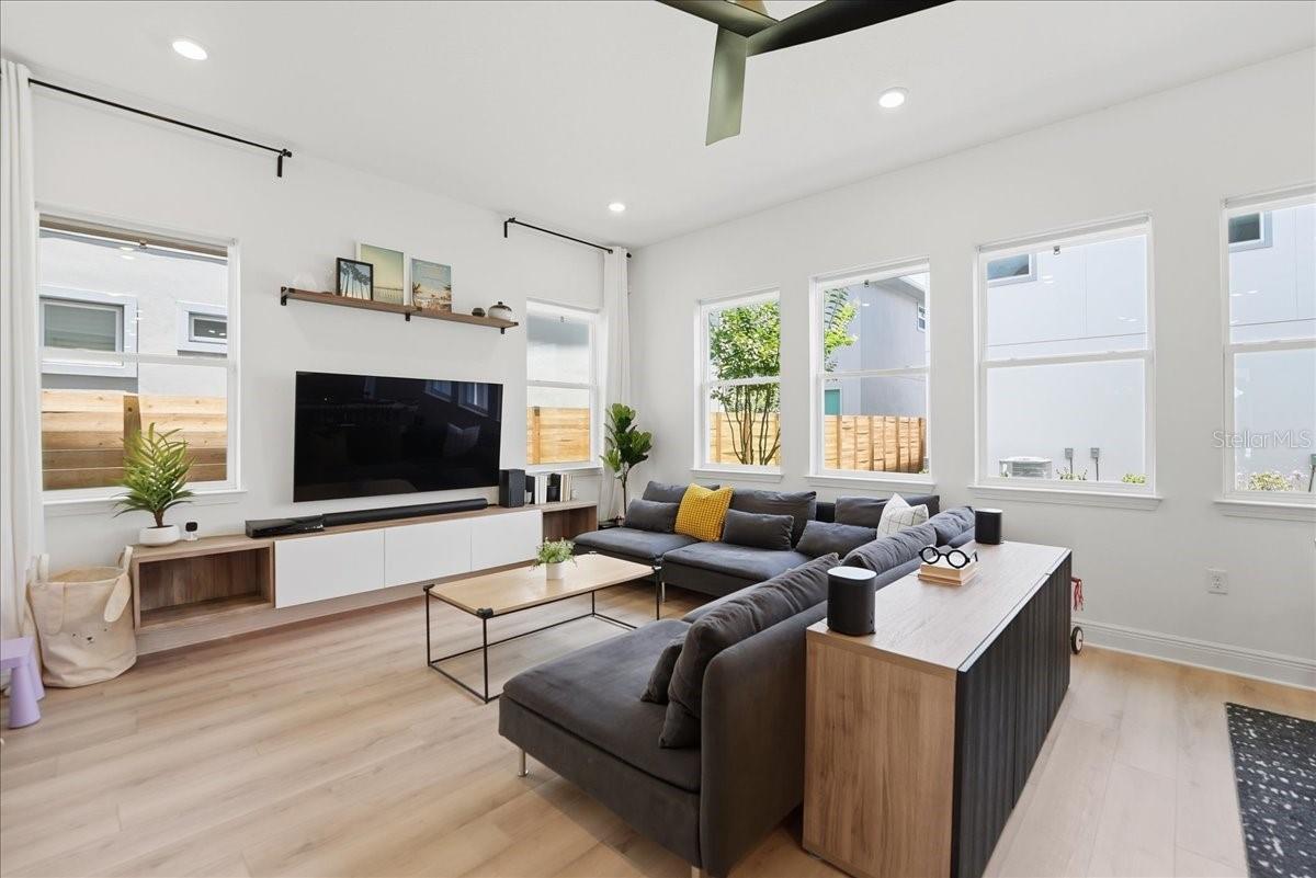 LAUREATE PARK - Residential